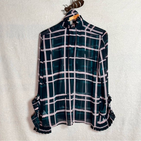 CAbi style 3948 Cake Ruffle Blouse Size Medium - Picture 13 of 14